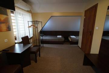 Фото номера Четырехместный номер Проживание в семье Apartamenty Ostrowiec - Pokoje Gościnne Centrum г. Островец-Свентокшиский 4