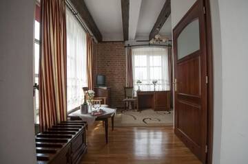 Фото номера Улучшенный четырехместный номер Отель Hotel Restauracja Pod Parowozem г. Островец-Свентокшиский 5
