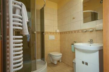 Фото номера Стандартный двухместный номер с 1 кроватью Отель Hotel Restauracja Pod Parowozem г. Островец-Свентокшиский 6