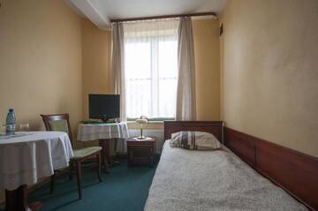 Фото номера Стандартный двухместный номер с 2 отдельными кроватями Отель Hotel Restauracja Pod Parowozem г. Островец-Свентокшиский 4