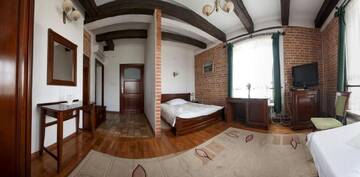 Фото номера Улучшенный двухместный номер с 1 кроватью Отель Hotel Restauracja Pod Parowozem г. Островец-Свентокшиский 4