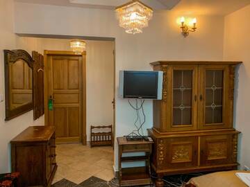 Фото номера Двухместный номер с 2 отдельными кроватями Отель Hotel Pałac Tarnowskich г. Островец-Свентокшиский 3