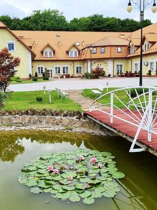 Фото Отель Hotel Magnat г. Островец-Свентокшиский